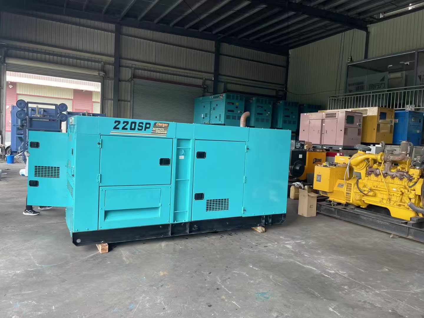 吴川柴油发电机组长期不间断运行时，如何监控其温度和压力？