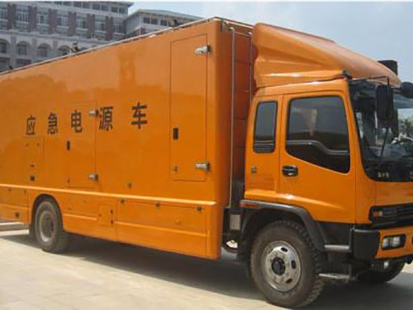 吴川冬季柴油发电机启动前，如何检查燃油系统中的积水？